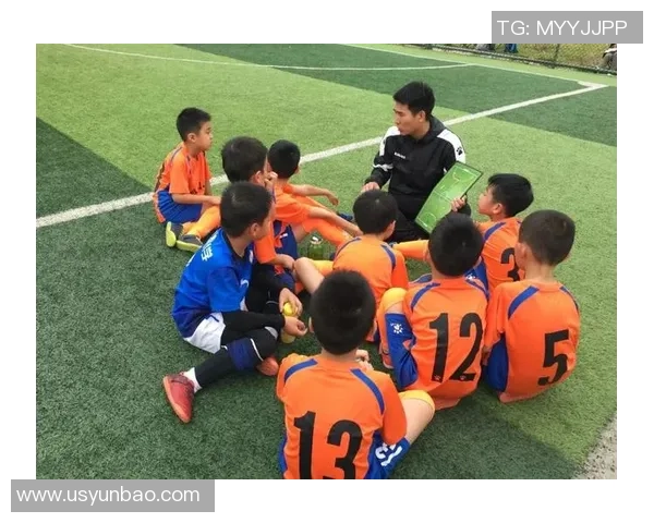 足球场上的兄弟情谊与梦想追逐的旅程